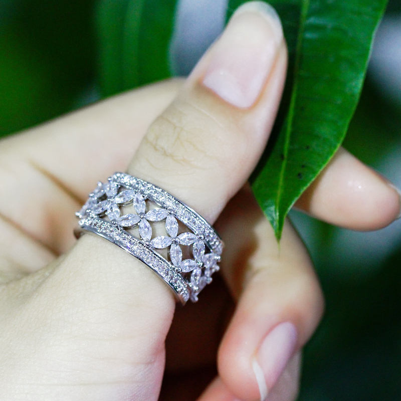 Bague "Splendeur Cristalline"