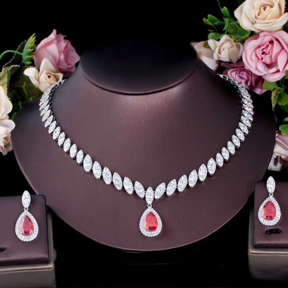 Parure Larme Royale : collier et boucles d'oreilles en zircons