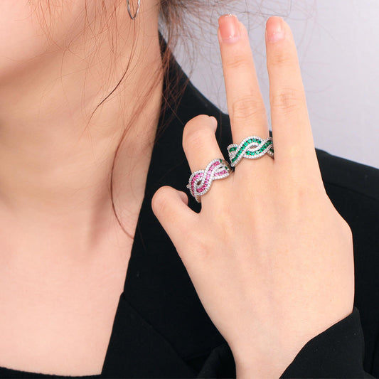 Bague incrusté de zircon torsadée