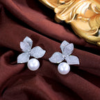 Fleur de Nacre – Boucles d’Oreilles Perle & Zircon